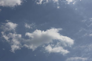 使用HDR模式拍摄的蓝天白云