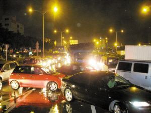 暴雨夜袭宝安 多处严重水浸