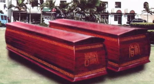 慈禧的棺材本用金丝楠制成,为何成了红色 其原因溥仪闭口不谈