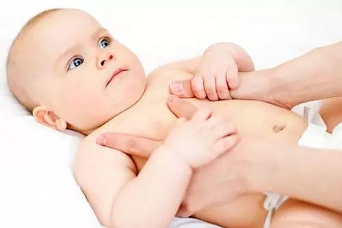 宝宝频繁吐奶是正常的吗