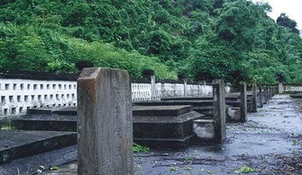 墓地无地面建筑,但山形局势完整,除右砂手外围受高速公路贯穿外,大地