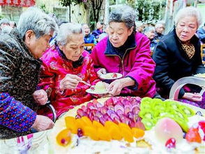 为百岁老人祝寿 