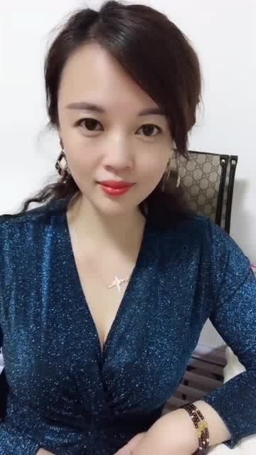 娶了个败家媳妇,刚买的新衣就穿上了,没想到那么有女人味 