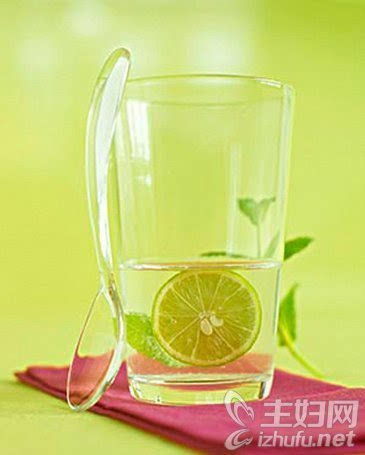喝柠檬水的好处，喝柠檬水有什么作用与功效