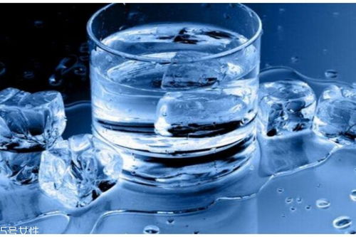 正常人一天应该喝多少水呢 什么时候喝水最好呢