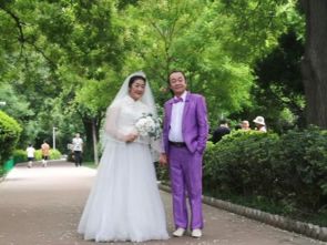 10对老年志愿者夫妻拍婚纱照 过七夕圆世纪心愿