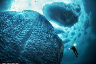 摄影师30米深海拍冰山画面壮观 