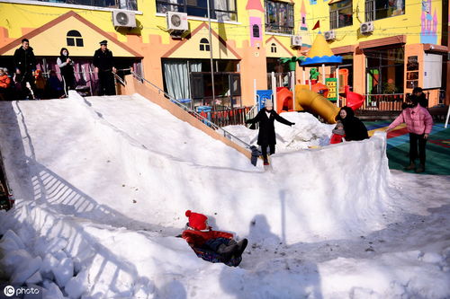 幼儿园自费4万买造雪机,只为给孩子造冰雪滑梯,南方人羡慕哭