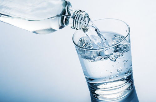 专家建议每天多喝多少水(人体每天需要喝多少水)(每天要喝多少水才健康)