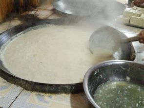 贵州有种世上最脏的豆腐 放在草木灰淹半天,看起很脏但鲜嫩可口