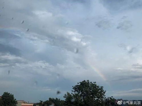 雨过天晴 北京西边天空出现一道彩虹 