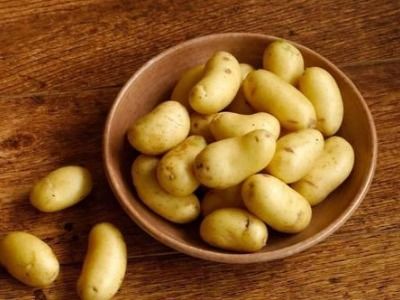 土豆放几天为什么会变绿啊 那还能吃吗 
