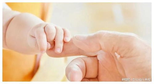婴儿吃手指头是什么原因