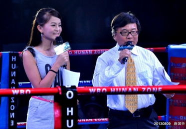 中国拳击第一美女主持一字马走红 酷似李湘 