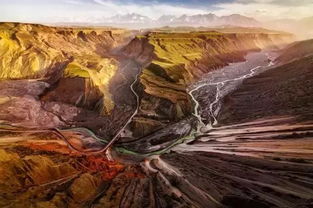 新疆这条大峡谷,不输科罗拉多,美得仿佛打翻了梵高的颜料盘