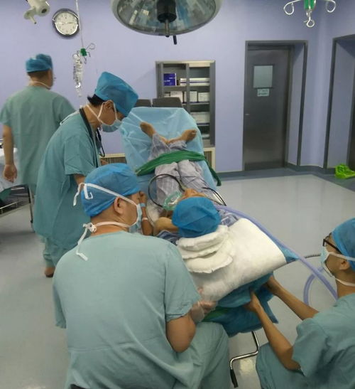 天津医大二院多学科合作成功为重度强直性脊柱炎患者进行多处骨折手术 