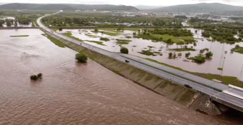 呼伦贝尔市公路系统抗击水毁抢险纪实