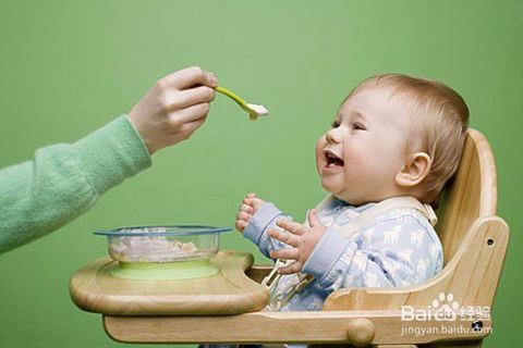 一岁多的宝宝每天吃多少饭