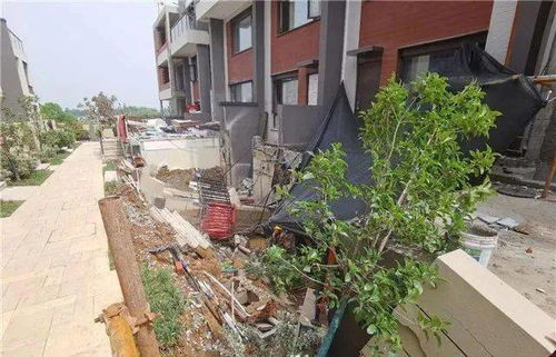 房子塌了 南京一别墅院子坍塌掉进坑里,因业主在家做这事