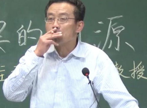 复旦教授上课香烟一支接一支,学校和学生却视若无睹,这是为何