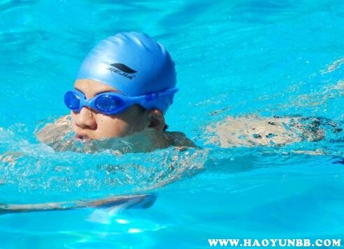 如何看孩子游泳有天赋,怎么看孩子有没有游泳天赋