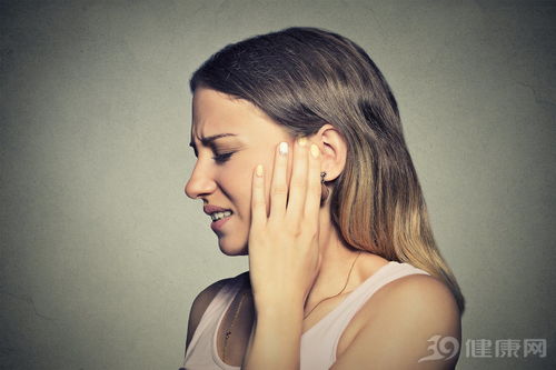 耳鸣可能是肿瘤的警报,耳朵里总听到1种声音,及时检查