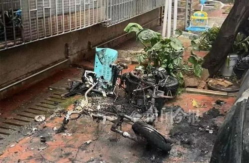 柳州这小区电动车突然起火,烧坏旁边轿车 原因又是
