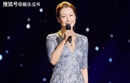 她是红极一时的歌手,曾被贴上 克夫 标签,今46岁却如同少女