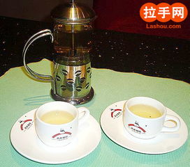 这种茶具叫什么名字 把茶叶放在底部然后由铁饼挤压泡茶 