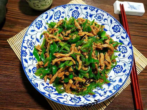 辅食青椒炒肉丝家常窍门,青椒炒肉丝做到哪几点，滑嫩鲜美又入味，没腥味呢？