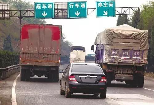 为什么大货车总是 大祸车 怵目惊心 提醒大家十一出行安全第一