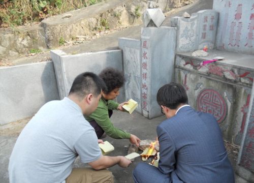 祭祀祖先,先修坟还是先烧纸 先后顺序不能乱,千万别犯了大忌