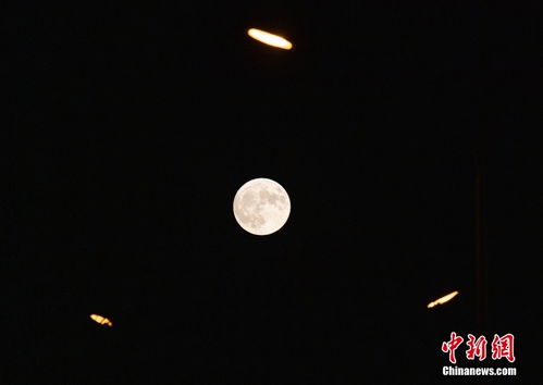 江西南昌夜空出现 超级月亮 