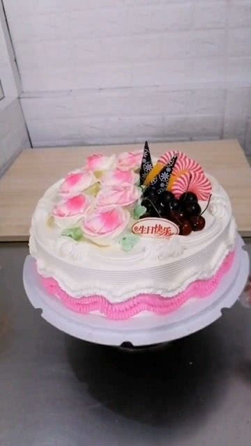 给妈妈过生日就订这款蛋糕吧,她一定非常喜欢 
