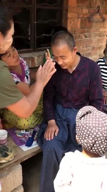 东北小哥在缅甸的幸福生活,娶了三个老婆,每天都被照顾着 