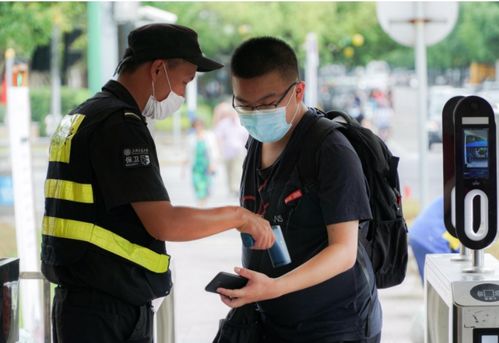 多所高校发布通知,推迟或提前开学,大学生却笑不出来