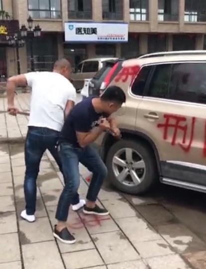 4名男子帮大哥讨债 暴力破坏车辆拍视频炫耀 