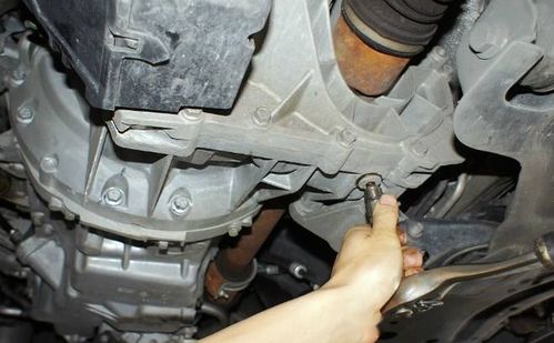 变速箱油多久换一次 维修工 别超过这个时间,否则车子要大修 