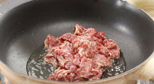 这道香菜牛肉光听名字就很上头了,腌制牛肉的方法请记下吧
