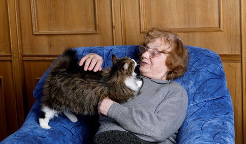 猫的呼噜声拥有治愈力,动物辅助疗法可以帮助和提高人的生活质量 