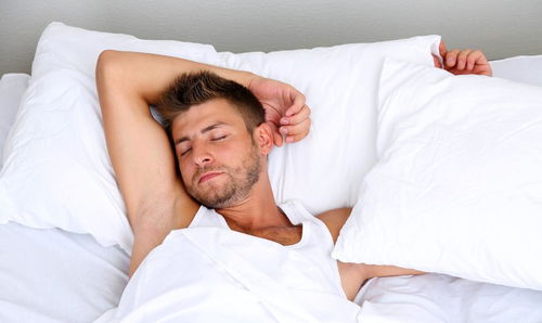 男人睡觉总冒虚汗,和这六个因素有很大关系,请及时调理