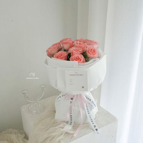 11朵戴安娜玫瑰花束 圆形花束 