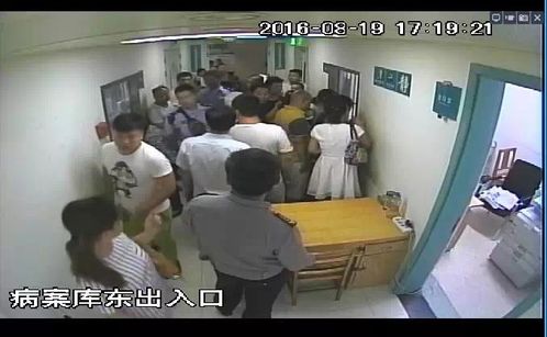 法院取病历时与医生发生冲突 