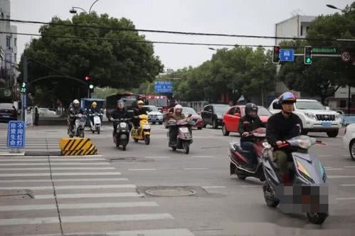 电动车出行受限制,专家建议买新能源汽车 也就几万块钱而已