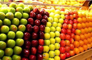 超市水果藏猫腻 变质水果切开长斑发黑照样卖 