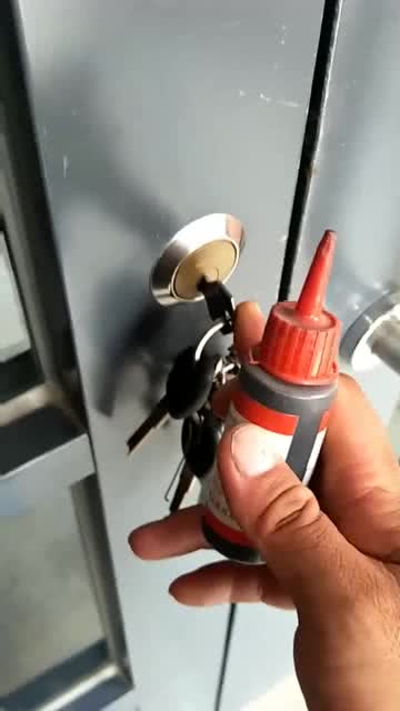 门锁不好插钥匙怎么办 