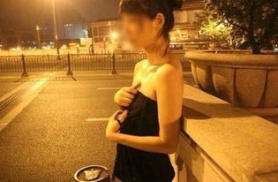 上海闹市裸拍女照片曝光 裸拍门艳照大露私密部位 