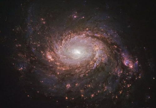 M77 具有活动中心的旋涡星系
