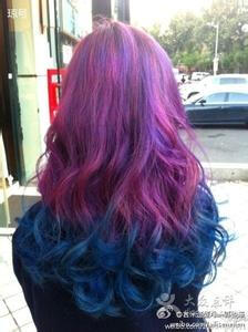 蓝紫色头发怎么弄好看？浅蓝色头发怎么做(紫蓝色头发配方)