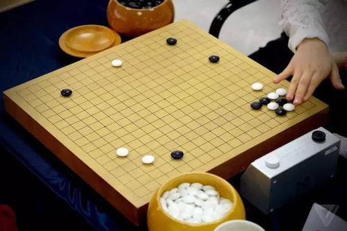 围棋中的金角银边草肚皮怎么理解 怎么占据边